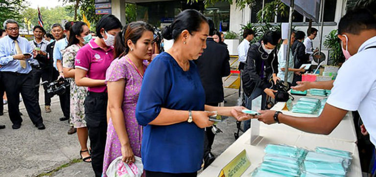 La campagna di Songkran “Save Parents” ha lo scopo di eliminare Covid-19