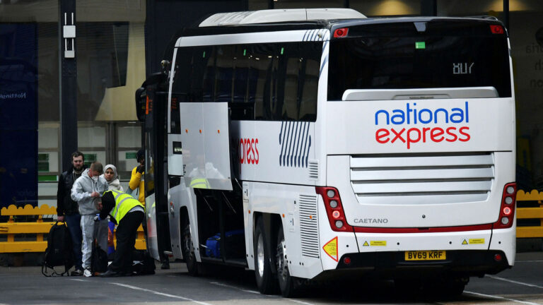 Tutti i servizi National Express (autobus) sono temporaneamente sospesi